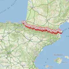 Ruta de la transpirenaica marcada con iconos de senderistas desde el Cantábrico hasta el Mediterráneo, cruzando España y el sur de Francia.