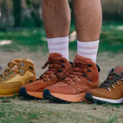 Botas de montaña de varias marcas españolas, listas para la aventura.