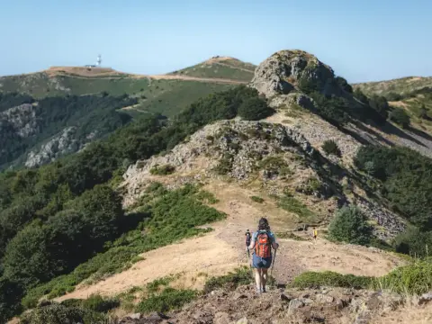 AllTrails vs Wikiloc - ¿Cuál elegir para tus rutas?