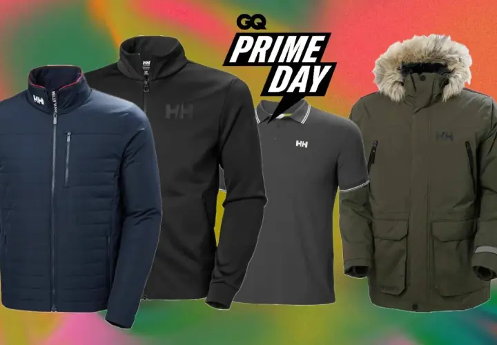 Ropa de la marca Helly Hansen: chaqueta azul acolchada, chaqueta negra, polo gris y parka verde con capucha de pelo.