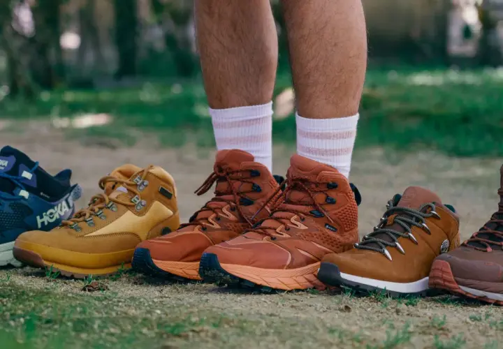 Botas de montaña de varias marcas españolas, listas para la aventura.