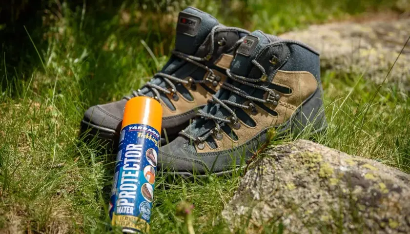 Spray protector para impermeabilizar botas de cuero y disfrutar de tus aventuras al aire libre sin preocupaciones.