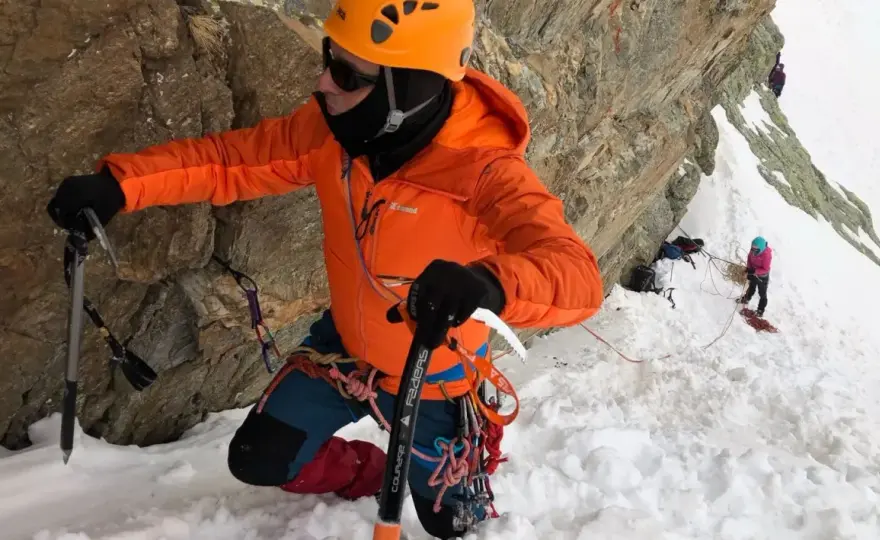 Piolet de montaña: ¿Sabes usarlo bien? Guía completa