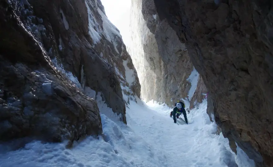 Anclaje de Nieve - Guía para Montaña Invernal Segura