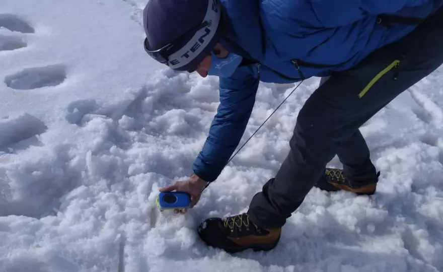 ARVA - ¿Cómo usarlo para sobrevivir a una avalancha?