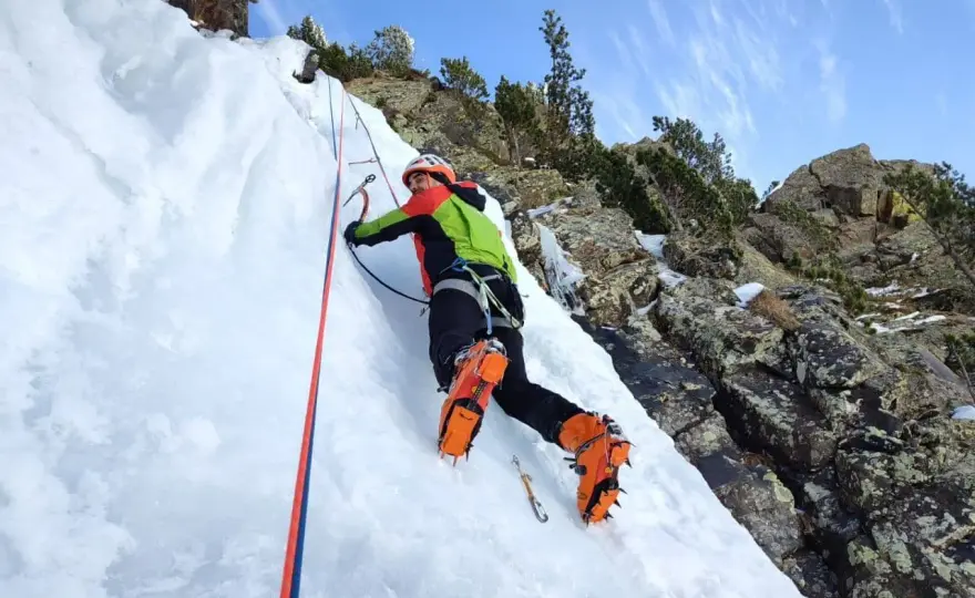 Corredores de nieve en Pirineos - ¿Cómo empezar seguro?