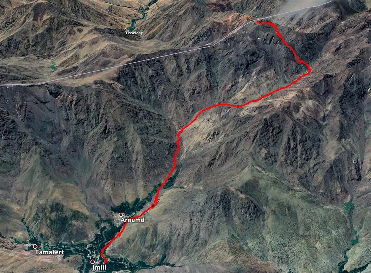 Ruta marcada en rojo desde Imlil hasta la cumbre del Toubkal, mostrando la altura y el terreno montañoso.